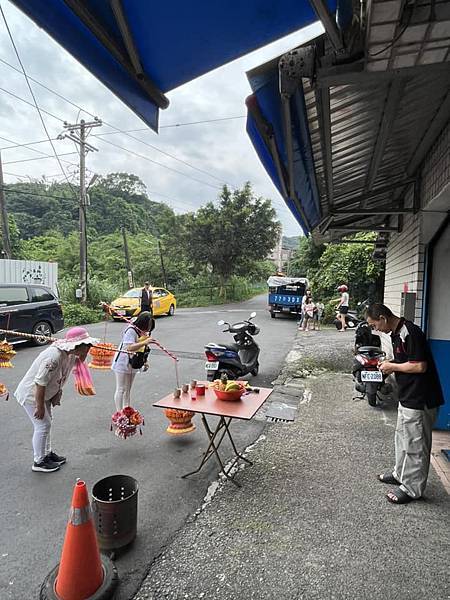 上校被授階少將一顆星的凝重。農曆五月二十七日基隆市信義區深澳