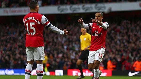 chamberlain-walcott-celeb-arsenal-spurs