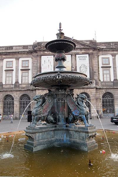 winged lion fountain