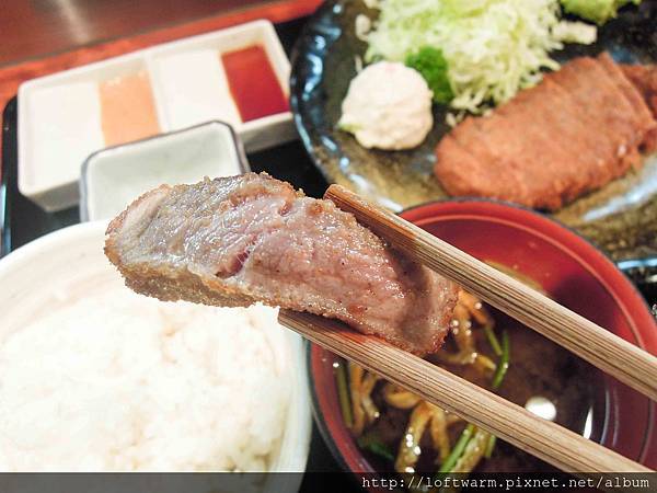 日本東京新宿美食推薦美味炸牛排飯牛かつもと村本村炸牛排定食新宿南口店 暖樂loft Warm 隨意窩xuite日誌