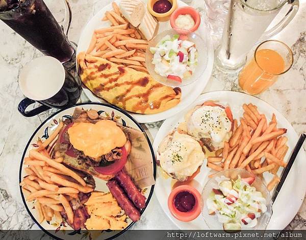 桃園中壢carrie S Brunch 凱莉的早午餐x咖啡x美式風格餐廳網友推狂的美食漢堡 下午茶聚會很適合 近中壢sogo 威尼斯影城 暖樂loftwarm 痞客邦