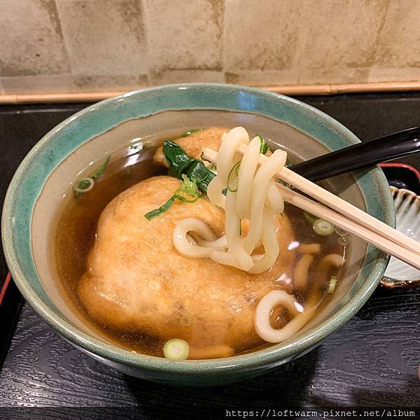 日本奈良美食推薦 麵鬪庵豆皮烏龍麵 造型可愛的錢袋豆皮烏龍麵巾着きつね是めんとうあん人氣招牌 附菜單...