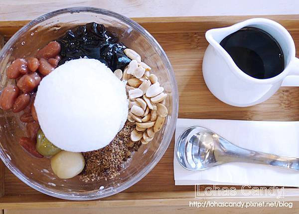 【食記】台中♥波屋BORU BORU➔濃濃日式風甜品！自己動手烤糰子再來個超可愛的雪人刨冰！