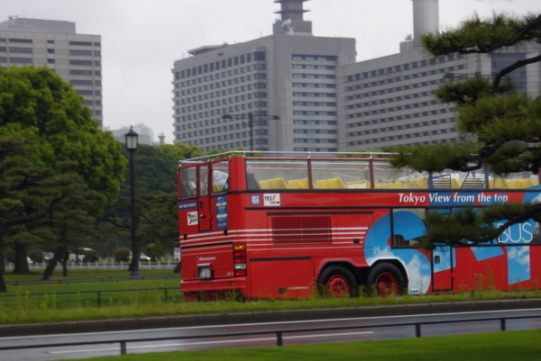 皇居-剛好看到的公車 