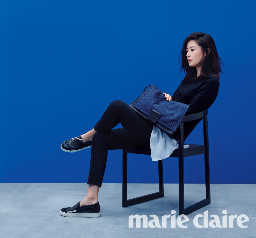 全智賢新寫真出爐 純色系演繹高冷范兒(marie claire)_03