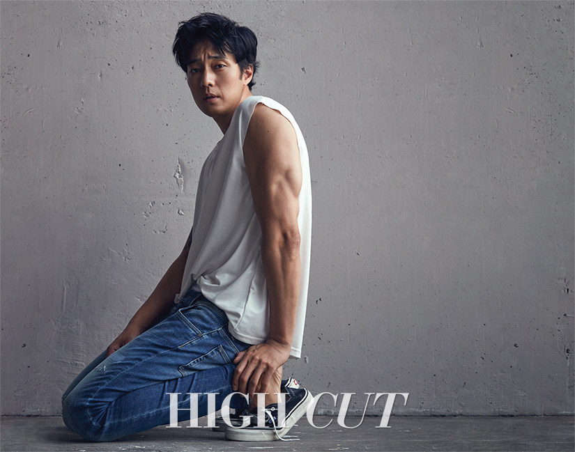 蘇志燮時尚寫真出爐 魅力男神氣場十足(HIGH CUT)_201708_03