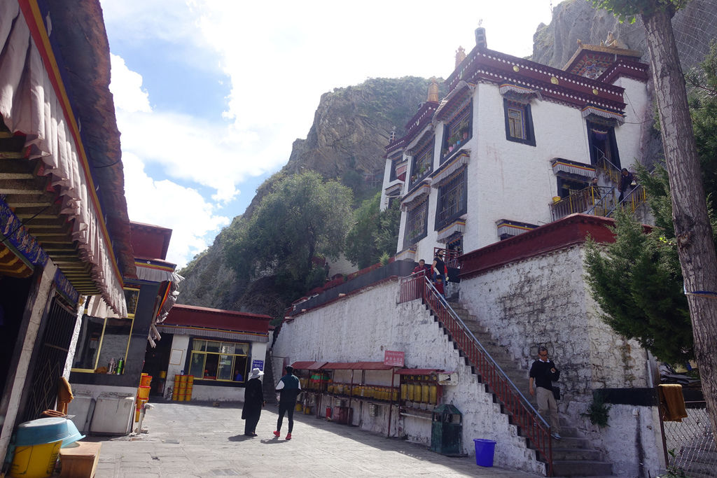 【中國西藏】查拉魯普寺．西藏五大隱修地│藥王山│布達拉宮廣場