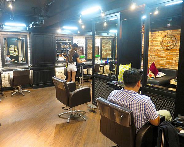 Red Circle HAIR SALON & BAR 08.jpg