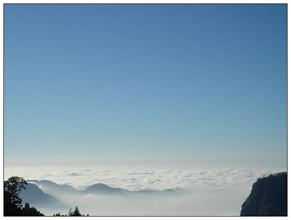 nEO_IMG_阿里山-藍藍的雲海.jpg