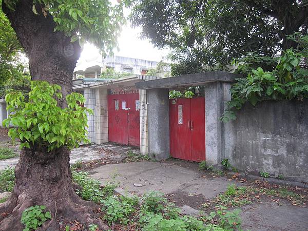 左鄰右舍，從此各分天涯