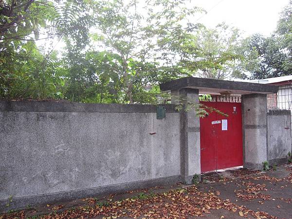 落葉是樹的眼淚，如果它知道主人將不再回來