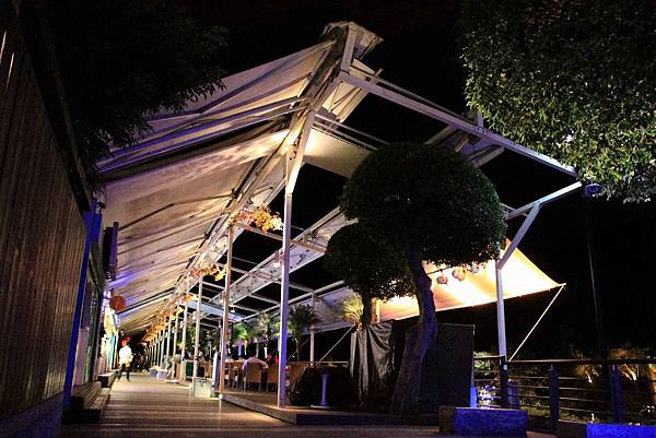 1 龍門帆布 帆布工程 遮陽棚 遮雨棚 鋁架帆布 伸縮帆布 升降帆布 鐵架帆布 造型帆布 百摺天棚 天幕百褶帆布 活動帳棚 訂做帳棚 活動車庫 訂做車庫.jpg 1 龍門帆布 帆布工程 遮陽棚 遮雨棚 鋁架帆布 伸縮帆布 升降帆布 鐵架帆布 造型帆布 百摺天棚 天幕百褶帆布 活動帳棚 訂做帳棚 活動車庫 訂做車庫.jpg