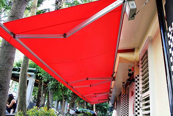 4 龍門帆布 帆布工程 遮陽棚 遮雨棚 鋁架帆布 伸縮帆布.jpg