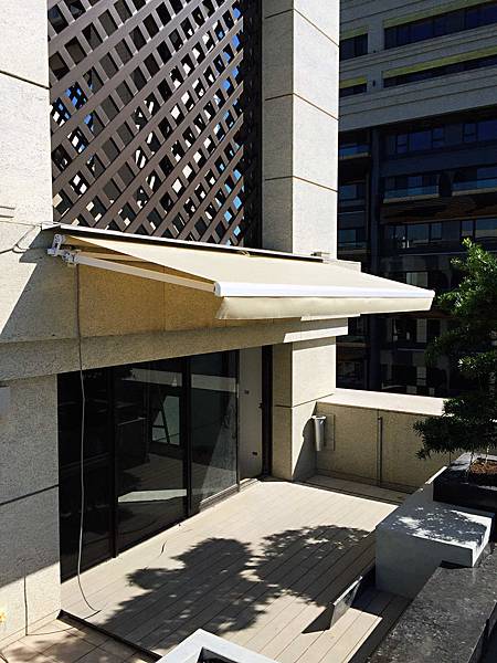 2 龍門帆布有限公司 帆布工程 帆布行 遮陽棚 遮雨棚 鋁架帆布 伸縮帆布 升降帆布 造型鐵架帆布 造型帆布 百摺天棚 天幕百褶帆布 活動帳棚 訂做帳棚 活動車庫 訂做車庫 歐式帆布 廣告帆布 球型帳篷 透明球型帳棚 風箏遮陽網 遮陽風箏.jpg