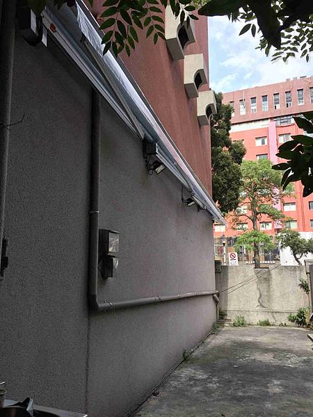 4 龍門帆布有限公司 帆布工程 帆布行 遮陽棚 遮雨棚 鋁架帆布 伸縮帆布 升降帆布 造型鐵架帆布 造型帆布 百摺天棚 天幕百褶帆布 活動帳棚 訂做帳棚 活動車庫 訂做車庫 歐式帆布 廣告帆布 球型帳篷 透明球型帳棚 風箏遮陽網 遮陽風箏.jpg