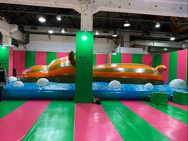 4 龍門帆布有限公司 帆布工程 帆布行 遮陽棚 遮雨棚 鋁架帆布 伸縮帆布 升降帆布 造型鐵架帆布 造型帆布 百摺天棚 天幕百褶帆布 活動帳棚 訂做帳棚 活動車庫 訂做車庫 歐式帆布 廣告帆布 球型帳篷 透明球型帳棚 風箏遮陽網 遮陽風箏.jpg 4 龍門帆布有限公司 帆布工程 帆布行 遮陽棚 遮雨棚 鋁架帆布 伸縮帆布 升降帆布 造型鐵架帆布 造型帆布 百摺天棚 天幕百褶帆布 活動帳棚 訂做帳棚 活動車庫 訂做車庫 歐式帆布 廣告帆布 球型帳篷 透明球型帳棚 風箏遮陽網 遮陽風箏.jpg