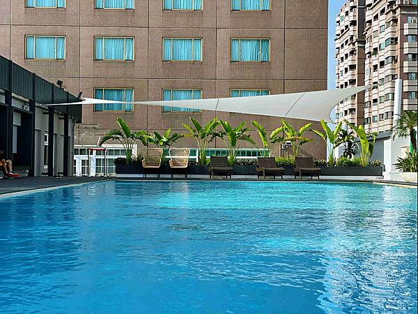 21龍門帆布有限公司 帆布工程 帆布行 遮陽棚 遮雨棚 鋁架帆布 伸縮帆布 升降帆布 造型鐵架帆布 造型帆布 百摺天棚 天幕百褶帆布 活動帳棚 訂做帳棚 活動車庫 訂做車庫 歐式帆布 廣告帆布 球型帳篷 透明球型帳棚 風箏遮陽網 遮陽風箏.jpg