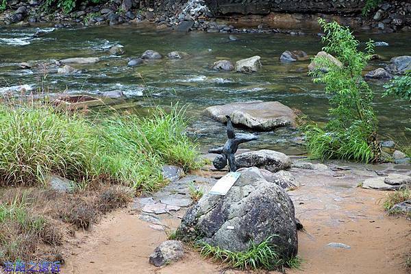 12定山溪溫泉豐平川畔河童.jpg