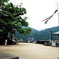 30青岸渡寺本堂側面廣場.jpg