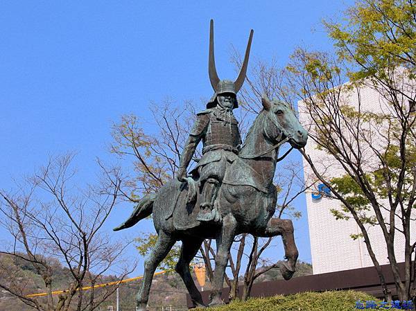2彥根站前井伊直政雕像.jpg
