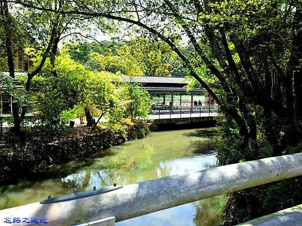 29伊勢神宮外宮參道前火除橋望勾玉池.jpg