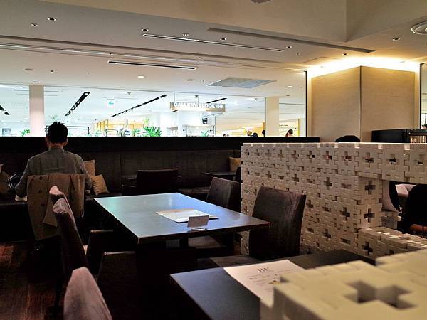 5大阪なんばCITY Shakers Cafelounge 內部.jpg