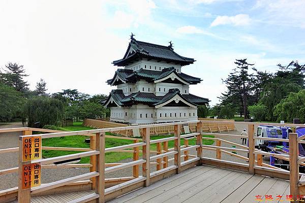 19弘前城天守閣館覽平台.jpg