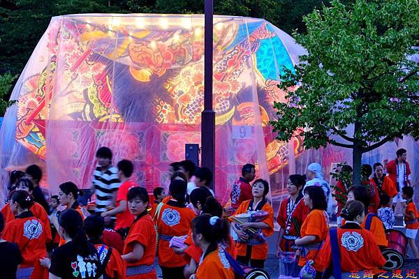 11弘前市立觀光館前廣場睡魔祭燈籠防雨罩.jpg