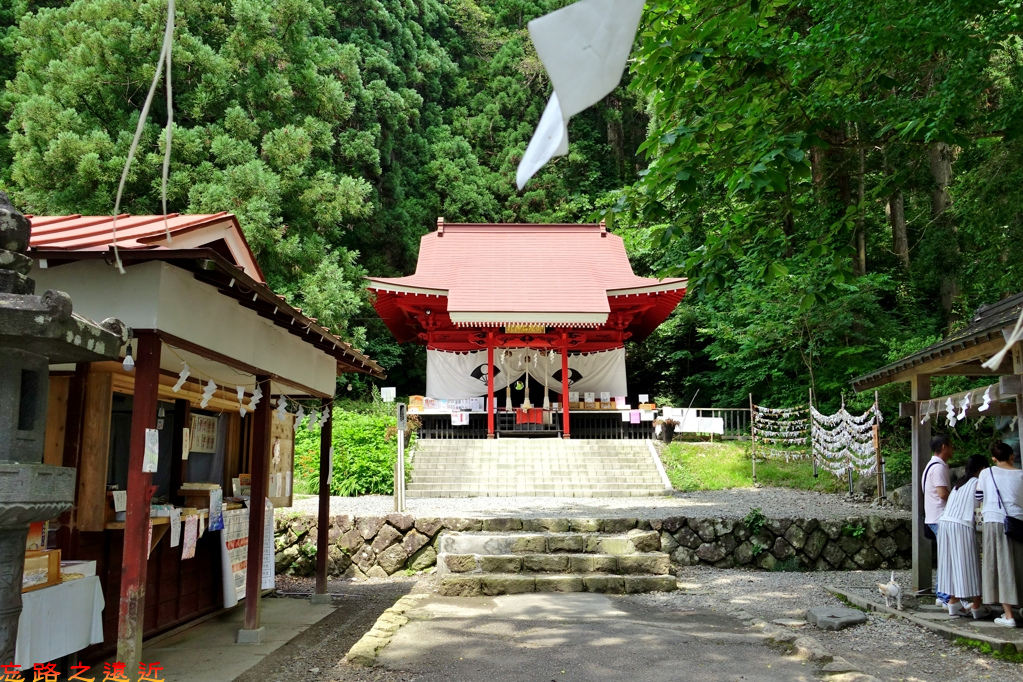 31田澤湖御座石神社.jpg