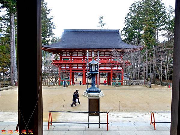 6高野山壇上伽藍金堂望山門.jpg