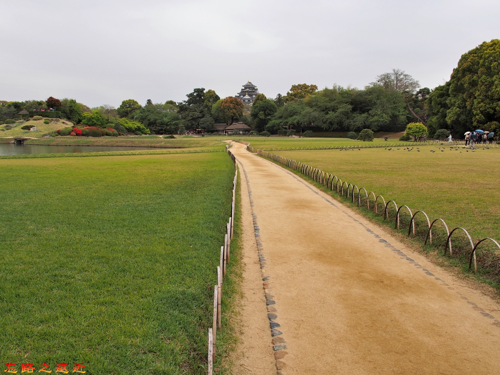 10岡山後樂園入口道路望前.jpg