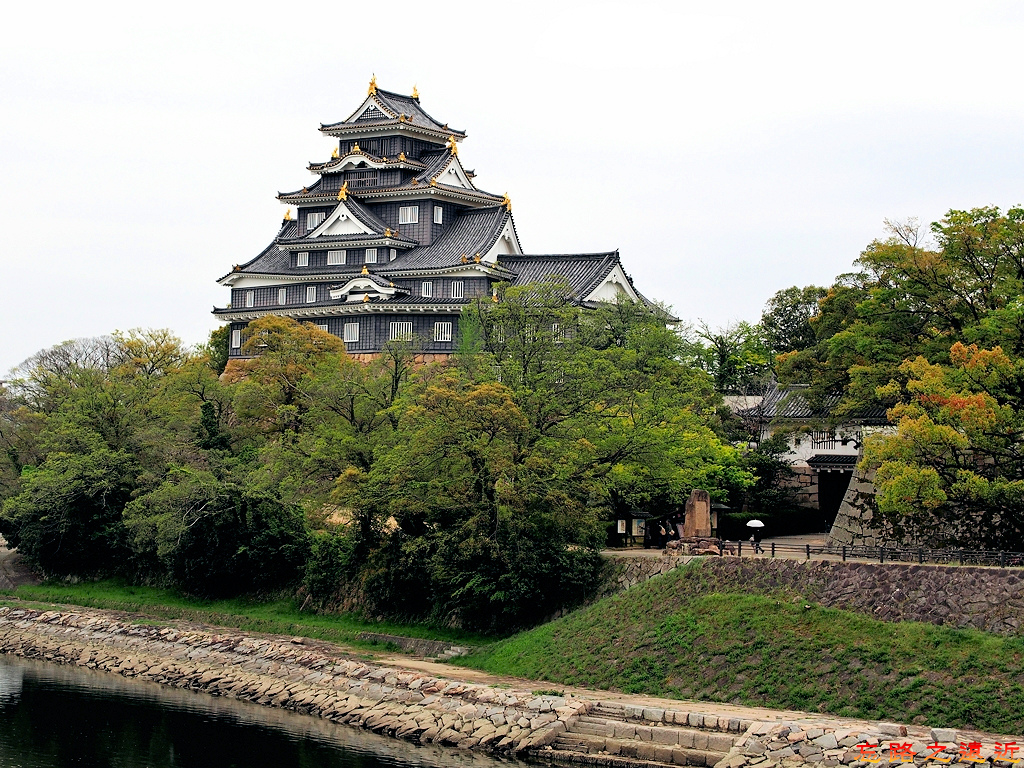 30岡山後樂園月見橋望岡山城.jpg