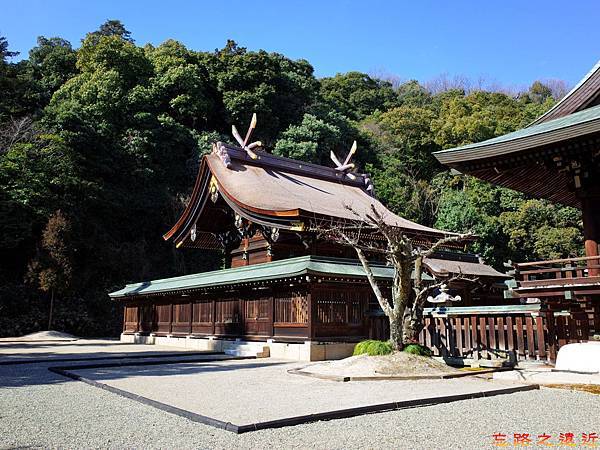 36吉備津彥神社主殿.jpg