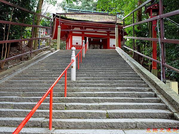 18吉備津神社北入口石階.jpg