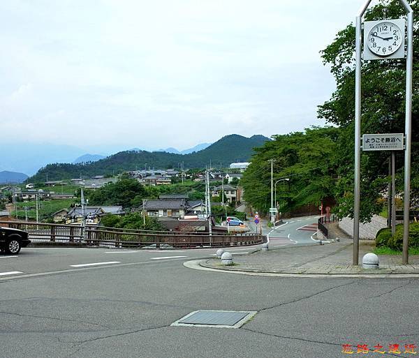 9勝沼ぶどう鄉站前道路.jpg