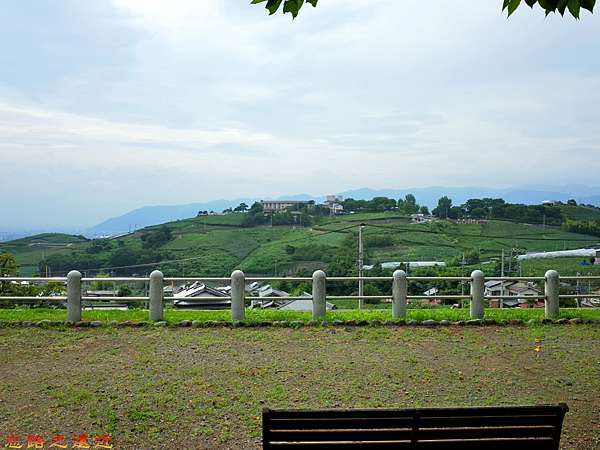 甲信越 山梨 你也會 啊 尖叫的 甲州市勝沼ぶどうの丘 酒窖 200種日本甲州葡萄酒大氣任君試飲 忘路之遠近 痞客邦