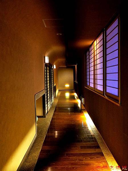 12石和溫泉甲子園房間走廊.jpg