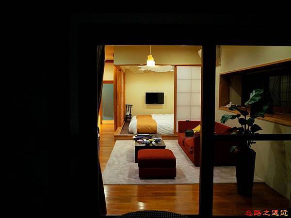 65庭園望房間-夜.jpg