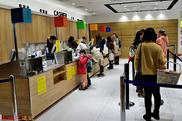 37新千歲機場出境大廳免稅店-3.jpg