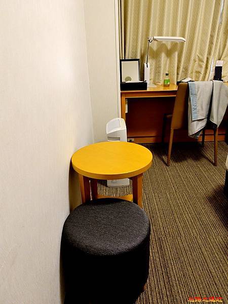 15RH札幌房間小桌椅.jpg