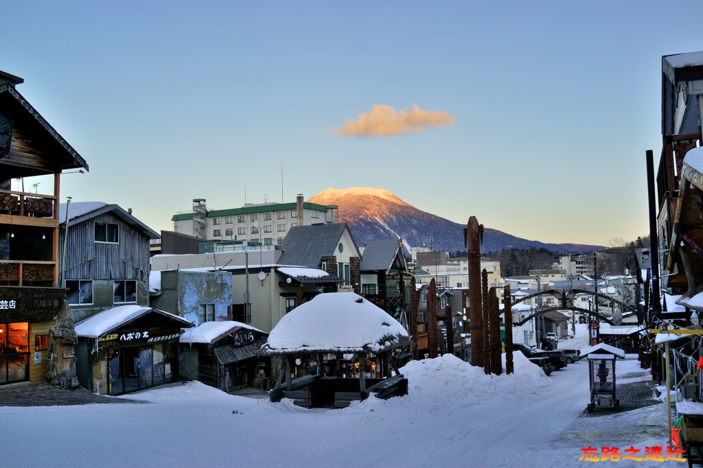 13阿寒湖愛努村&雄阿寒岳.jpg