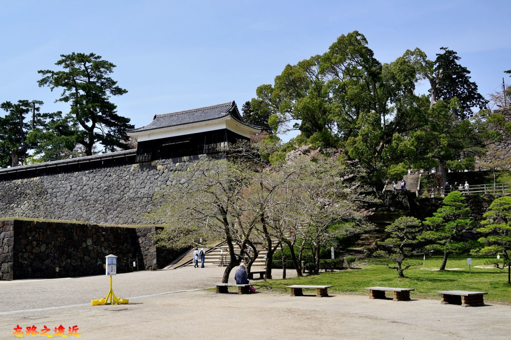 12松江城太鼓櫓前-2.jpg