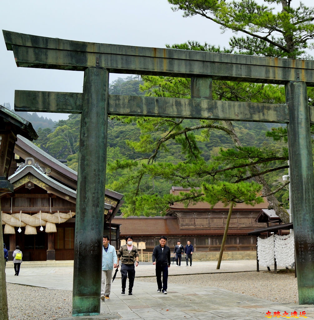 37出雲大社銅鳥居第四鳥居.jpg