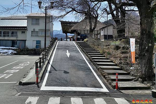 3湯野上溫泉站旁坡道.jpg