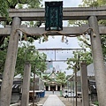 大阪難波八阪神社鳥居.jpg