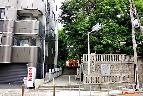 1玉造稻荷神社入口前道路.jpg