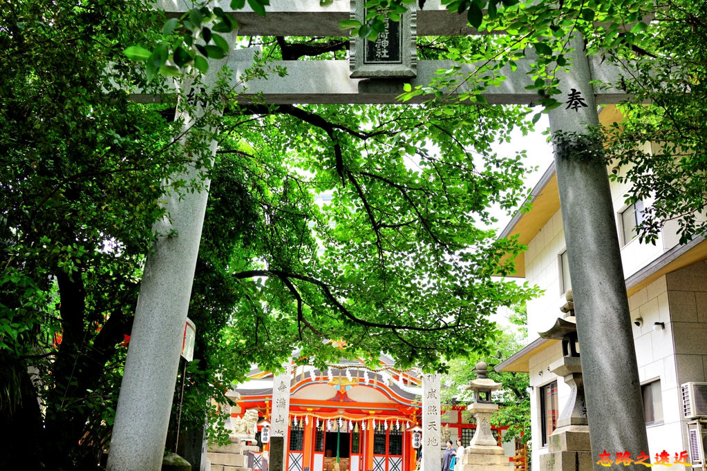 4玉造稻荷神社入口鳥居.jpg