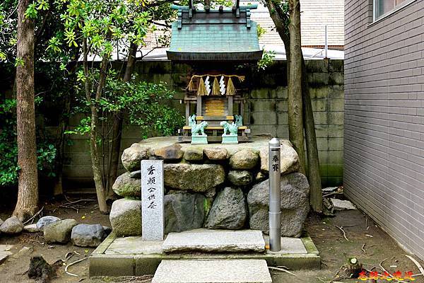 21玉造稻荷神社末社胞衣塚大名神內部.jpg