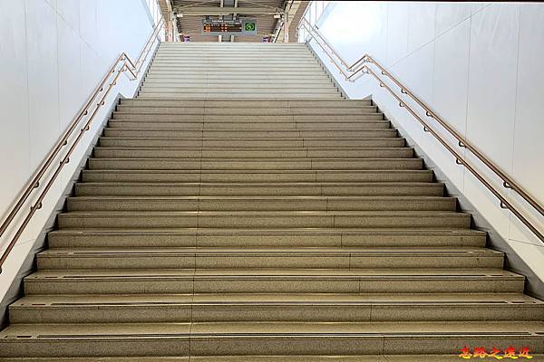 3JR福知山站月台階梯.jpg