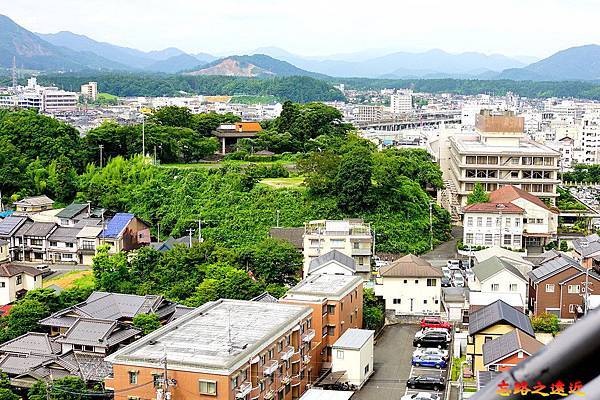 40福知山城天守眺望西方伯耆丸公園.jpg